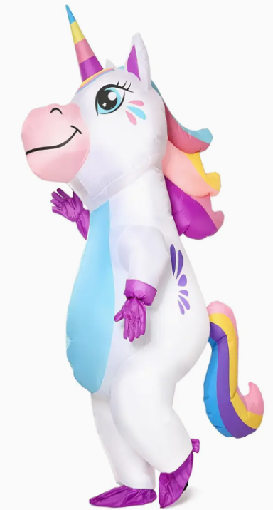 Ein freundliches, buntes Einhornkostüm mit großen Augen und buntem Horn.