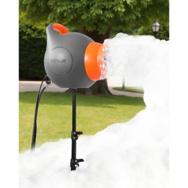 Schneemaschine mit orangenem Griff, erzeugt künstlichen Schnee im Freien.
